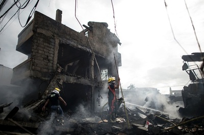 複数の花火店巻き込む火災、26人死傷 フィリピン