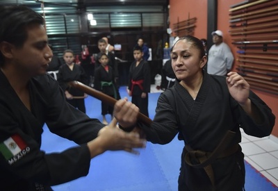 暴力に対抗、護身術を学ぶ女性たち メキシコの犯罪多発都市