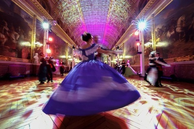 仏ベルサイユ宮殿で「世紀の舞踏会」開催