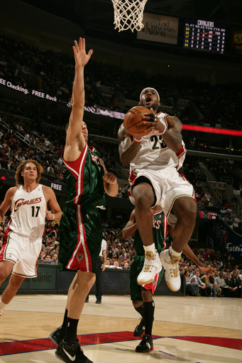 キャバリアーズ オーバータイムの末バックスを降し連敗を止める