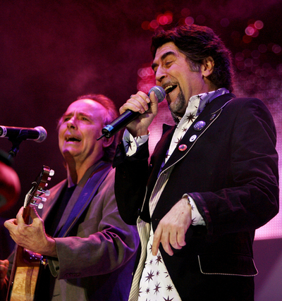 ホアキン・サビナ＆ジョアン・マヌエル・セラート、スペインでコンサート開催