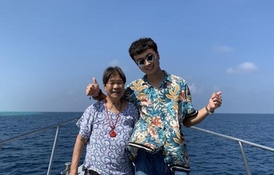 「旅行は若者の特権ではない」 世界を巡る90歳、お供は孫