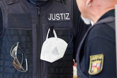 独在住のシリア人医師、「人道に対する罪」の疑いで逮捕 拷問に関与か