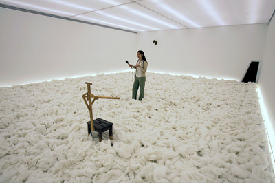 ロバート・ウィルソンの個展、「アリスの世界」へようこそ - ポルトガル