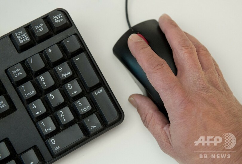英、ネットポルノ閲覧めぐる年齢認証施行へ 世界初