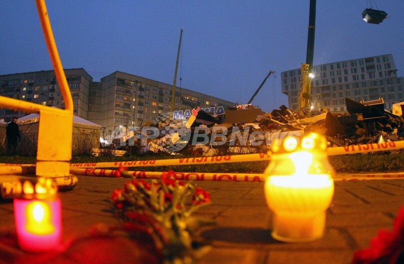 ラトビアのスーパーの屋根崩落、死者51人に 