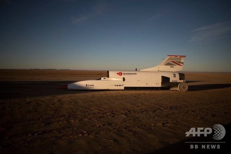 目指すは時速1600キロ 超音速自動車「ブラッドハウンド」が試運転