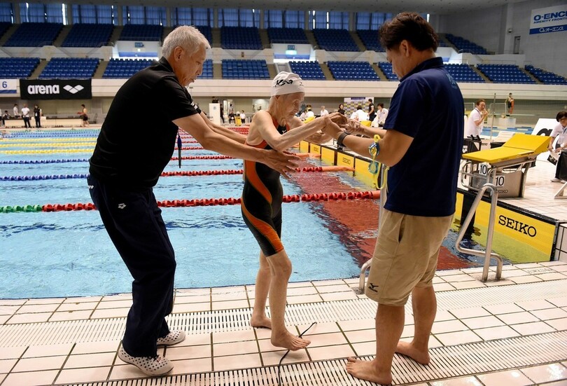 102歳のスイマー、長岡三重子さん さらなる高み目指す