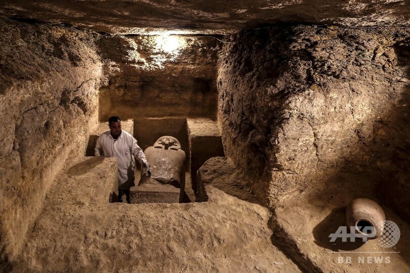 エジプト、天空の神ホルスにささげられた石棺など公開