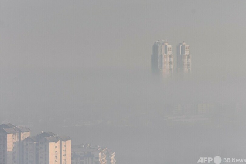 スモッグに包まれる北マケドニア首都