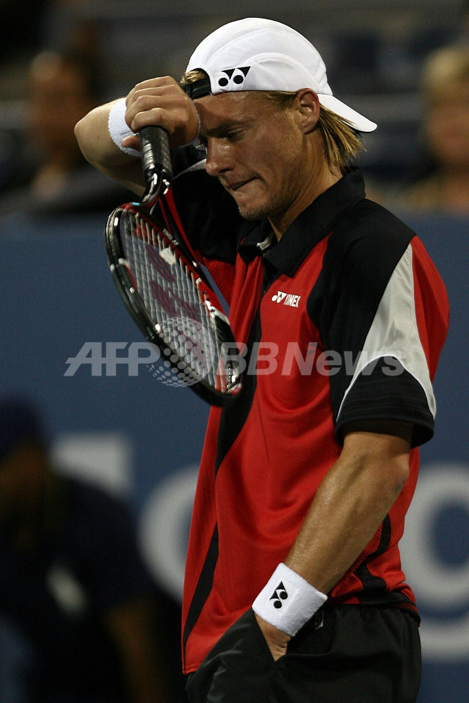 ヒューイット カレリに敗れ2回戦敗退に