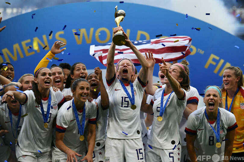 女子サッカー米代表、男子チームと平等の賃金で協会と和解