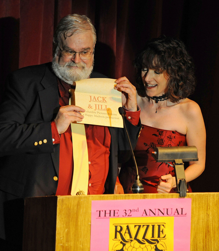 ラジー賞 A サンドラー主演作が史上初の全部門制覇 写真6枚 国際ニュース Afpbb News