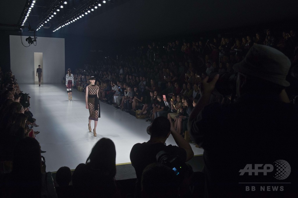 ドナテラ・ヴェルサーチもコレクション発表、「サンパウロ・ファッション・ウィーク」開催