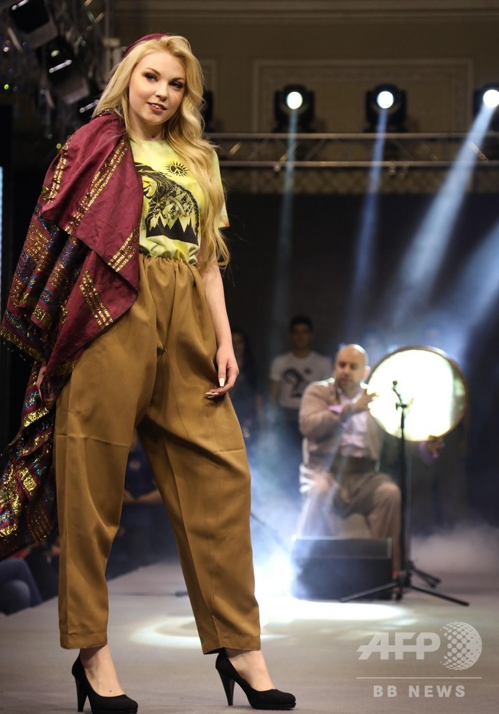 クルド人自治区の首都でファッションウィーク、地元デザイナーらが新作