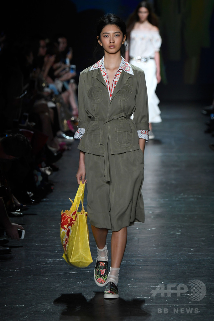 「ヴィヴィアン・タム」17年春夏