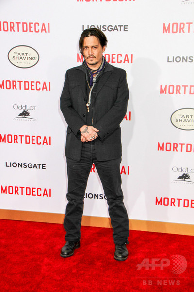 ジョニー・デップの娘リリーローズ、「シャネル」アイウエアの顔に