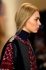 米ニューヨーク市内で発表された「BCBG マックス・アズリア」15/16年秋冬コレクション（2015年2月12日撮影）。(c)AFP/Getty Images/Frazer Harrison