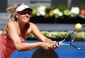 テニス、マドリード・オープン、女子シングルス3回戦。リターンを狙うマリア・シャラポワ（2015年5月6日撮影）。(c)AFP/GERARD JULIEN