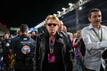 23F1第22戦ラスベガスGP決勝。会場に訪れた米ロックバンド「ガンズ・アンド・ローゼズ」のボーカル、アクセル・ローズ（2023年11月18日撮影）。(c)ANGELA WEISS / AFP