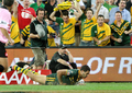 トライを決めるオーストラリアの%%Greg Inglis%%。（2008年11月22日撮影）(c)AFP/William WEST