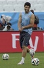 サッカーW杯ブラジル大会（2014 World Cup）グループDのイングランド戦を控え、アレーナ・デ・サンパウロ（Arena de Sao Paulo）で調整を行うウルグアイのルイス・スアレス（Luis Suarez、2014年6月18日撮影）。(c)AFP/DANIEL GARCIA