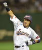 第3回ワールド・ベースボール・クラシック（2013 World Baseball Classic、WBC）は12日、東京で2次ラウンドの1位決定戦が行われ、大会3連覇を狙う日本は10-6でオランダを下し、2次ラウンド首位通過を決めた。

2回に適時打を放ち、拳を突き上げる日本の松田宣浩（Nobuhiro Matsuda、2013年3月12日撮影）。(c)AFP/KAZUHIRO NOGI