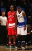 NBAオールスターゲーム2016。ニューヨーク・ニックスのカーメロ・アンソニーにマークされるロサンゼルス・レイカーズのコービー・ブライアント（2016年2月14日撮影）。(c)AFP/Getty Images/Elsa