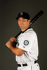 米大リーグ（MLB）のシアトル・マリナーズ（%%Seattle Mariners%%）は25日、キャンプが行われているアリゾナ州ピオリア（Peoria）でメディア向けのフォトデーを催した。写真はポーズをとるライアン・ガルコ（%%Ryan Garko%%）。（2010年2月25日撮影）(c)AFP/Getty Images/Ezra Shaw