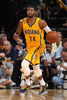13-14NBA、インディアナ・ペイサーズ（Indiana Pacers）対オクラホマシティ・サンダー（Oklahoma City Thunder）。ボールを運ぶインディアナ・ペイサーズのポール・ジョージ（Paul George、2014年4月13日撮影）。(c)AFP/Getty Images/NBAE/Gary Dineen