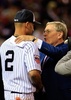 第85回MLBオールスターゲーム（85th All-Star Game）。試合後、MLBコミッショナーのバド・セリグ（Bud Selig）氏（右）と言葉を交わすア・リーグのデレク・ジーター（Derek Jeter、2014年7月15日撮影）。(c)AFP/Getty Images/Rob Carr