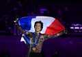 フィギュアスケート欧州選手権、男子シングル・フリースケーティング（FS）。優勝を喜ぶフランスのアダム・シャオイムファ（2024年1月12日撮影）。(c)Daniel MIHAILESCU / AFP