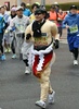 東京マラソン2015。仮装してレースに臨むランナー（2015年2月22日撮影）。(c)AFP/TOSHIFUMI KITAMURA