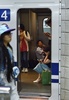 JR東京駅で地震発生後に新幹線の車内で運行再開を待つ乗客ら（2015年5月30日撮影）。(c)AFP/KAZUHIRO NOGI