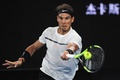 全豪オープンテニス、男子シングルス決勝。フォアハンドを打つラファエル・ナダル（2017年1月29日撮影）。(c)AFP/WILLIAM WEST