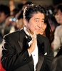 第26回東京国際映画祭（Tokyo International Film Festival）のオープニングイベントに登場した安倍晋三（Shinzo Abe）首相（2013年10月17日撮影）。(c)AFP/TOSHIFUMI KITAMURA