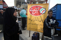 2008年3月9日、イランの首都テヘラン（Teheran）で、街頭に掲示された総選挙のための改革派の垂れ幕。(c)AFP/ATTA KENARE