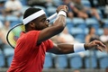 テニス、男女混合国別対抗戦「ユナイテッドカップ」決勝、米国対イタリア。リターンを打つ米国のフランシス・ティアフォー（2023年1月8日撮影）。(c)Saeed KHAN / AFP