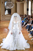 フランス・パリ市内で発表された「ズハイル・ムラド（Zuhair Murad）」13/14年秋冬オートクチュール・コレクション（2013年7月4日撮影）。(c)AFP/MIGUEL MEDINA