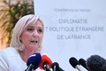 仏パリで記者会見したフランスの極右政党「国民連合（RN）」のマリーヌ・ルペン党首（2022年4月13日撮影）。(c)Emmanuel DUNAND / AFP