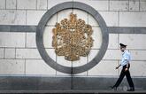 ロシア、「偽旗作戦」容疑で英国大使館の警備員を逮捕