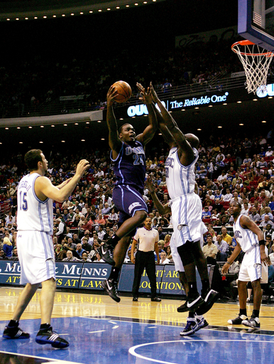 ジャズ マジックを破り連敗を2で止める