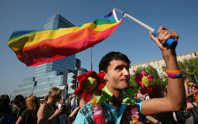 同性愛者の権利を求め、国内外の4000人がパレードに参加 - ポーランド