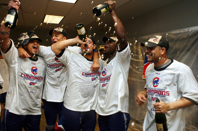 カブス レッズを降しナ・リーグ中部地区の優勝を決める