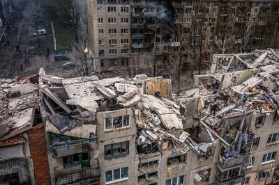 ロシア軍が集合住宅攻撃、男児ら8人死亡 ウクライナ東部