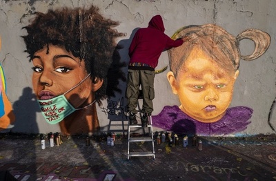 【写真特集】新型コロナ描いたグラフィティ 感謝や啓発のメッセージ込め