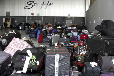 ブリュッセルの空港でスト、荷物が山積みに