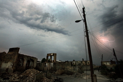 破壊された南オセチア州都、市民の帰還始まる