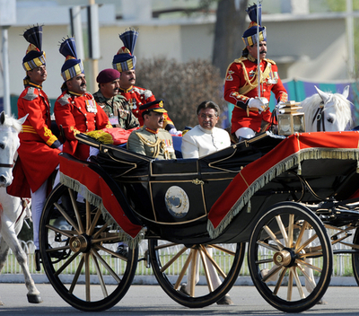 パキスタン大統領、新政権への全面支援を約束