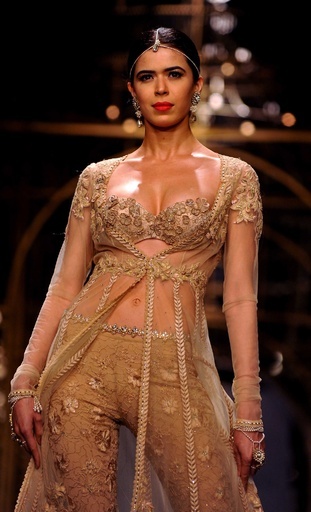 ＜インド・ブライダル・ファッション・ウィーク 2013＞Jyotsna Tiwariら